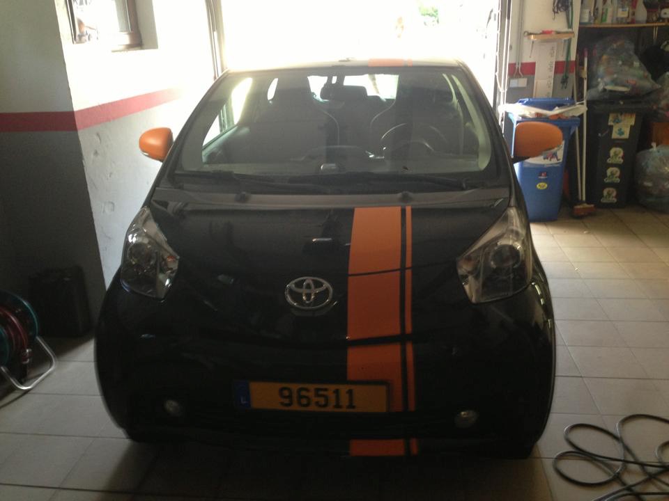 Toyota IQ Orange matt Rallyestreifen und Spiegel